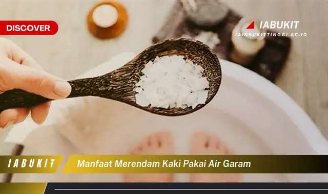 manfaat merendam kaki pakai air garam