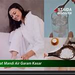 manfaat mandi air garam kasar